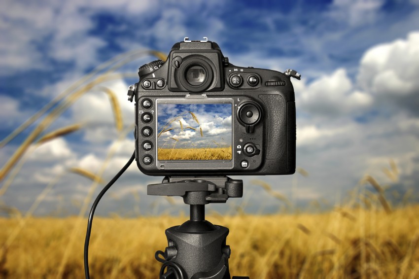 Eine Spiegelreflexkamera bietet die meisten Funktionen, Einstellungsmöglichkeiten und die beste Bildqualität.